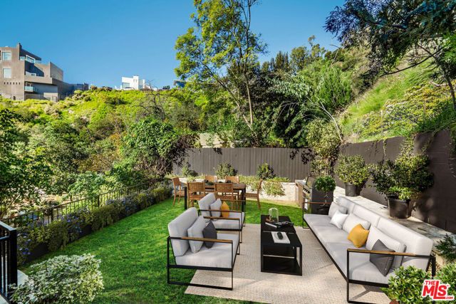 1782 Viewmont Drive, Los Angeles, CA 90069
