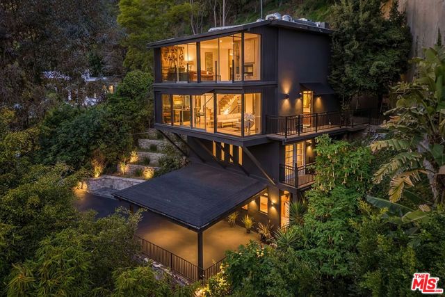 1782 Viewmont Drive, Los Angeles, CA 90069