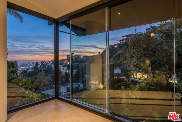 1782 Viewmont Drive, Los Angeles, CA 90069