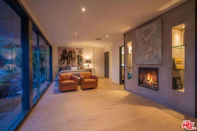 1782 Viewmont Drive, Los Angeles, CA 90069