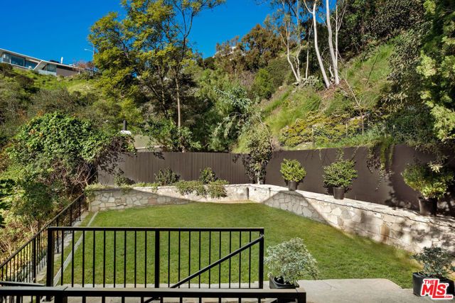 1782 Viewmont Drive, Los Angeles, CA 90069