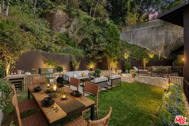 1782 Viewmont Drive, Los Angeles, CA 90069