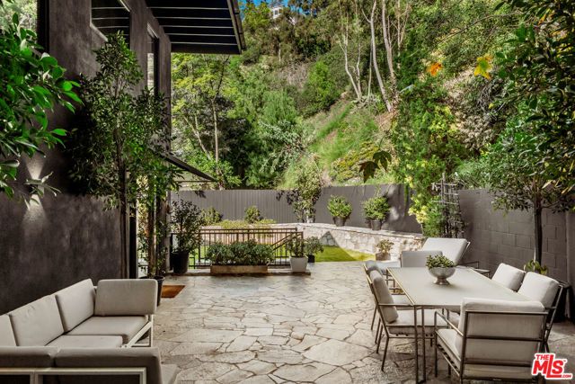 1782 Viewmont Drive, Los Angeles, CA 90069