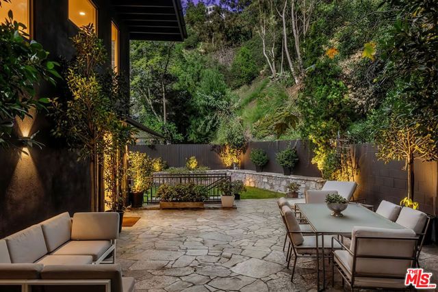 1782 Viewmont Drive, Los Angeles, CA 90069