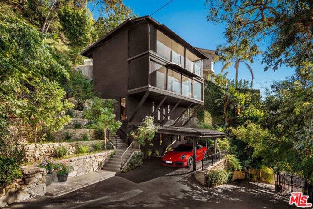 1782 Viewmont Drive, Los Angeles, CA 90069