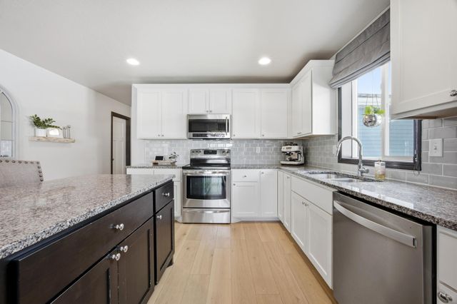 5537 38th Avenue S, Fargo, ND 58104