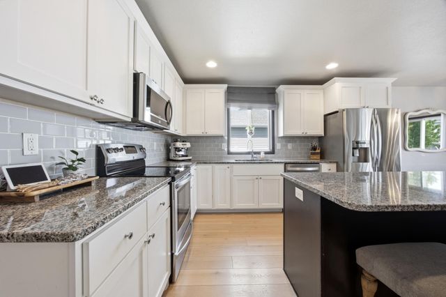 5537 38th Avenue S, Fargo, ND 58104