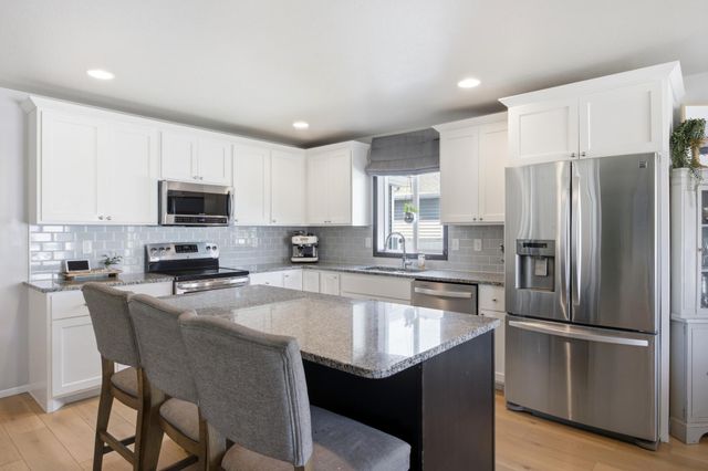 5537 38th Avenue S, Fargo, ND 58104
