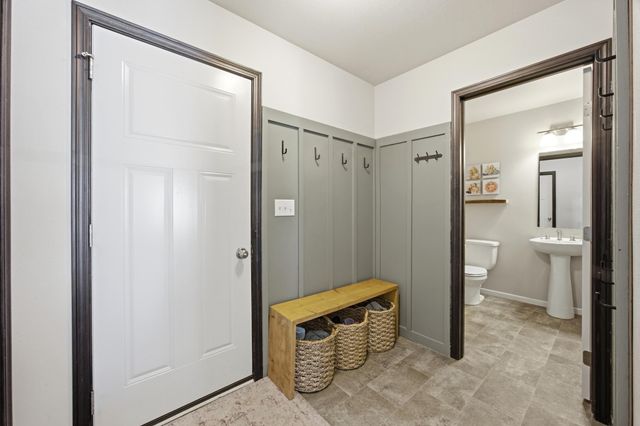 5537 38th Avenue S, Fargo, ND 58104