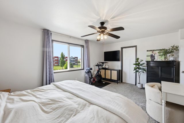 5537 38th Avenue S, Fargo, ND 58104