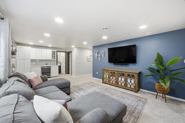 5537 38th Avenue S, Fargo, ND 58104