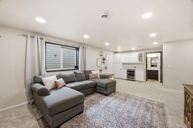 5537 38th Avenue S, Fargo, ND 58104