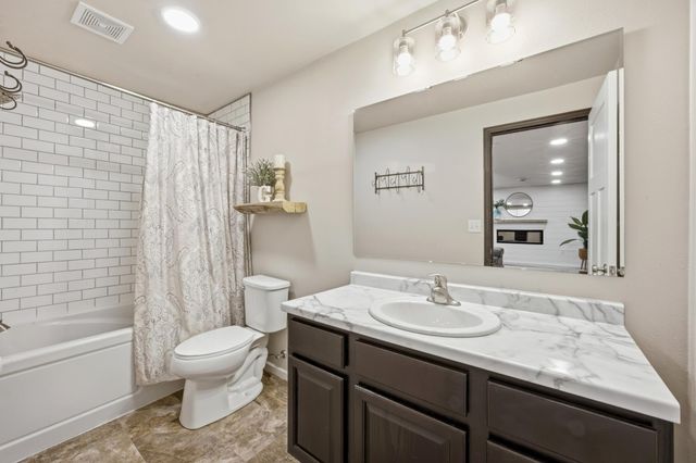 5537 38th Avenue S, Fargo, ND 58104