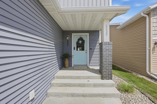 5537 38th Avenue S, Fargo, ND 58104