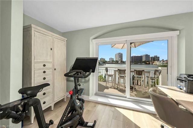 4045 Crayton RD # 4045, Naples, FL 34103