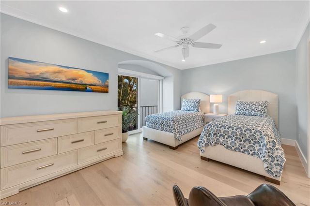 4045 Crayton RD # 4045, Naples, FL 34103