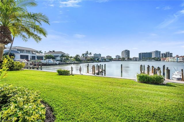 4045 Crayton RD # 4045, Naples, FL 34103