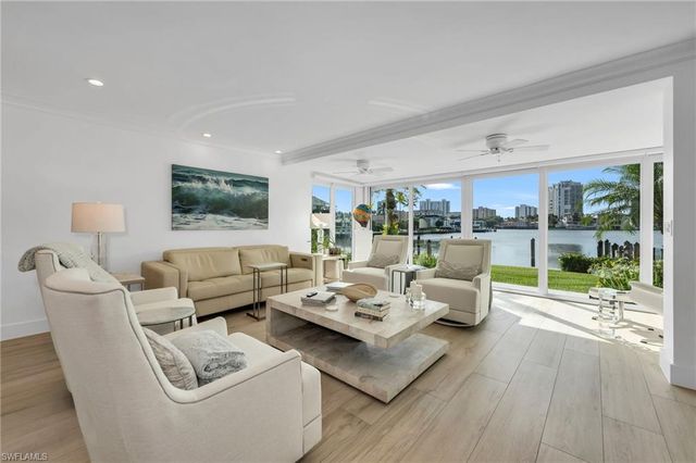 4045 Crayton RD # 4045, Naples, FL 34103