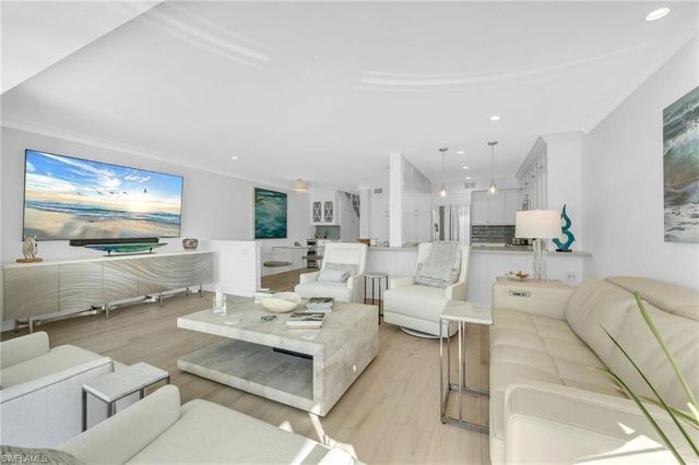 4045 Crayton RD # 4045, Naples, FL 34103