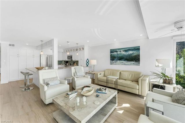 4045 Crayton RD # 4045, Naples, FL 34103