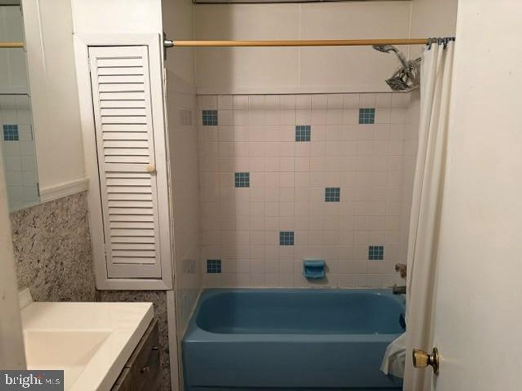 Image 11 of property listing at 2160 CONWELL AVE, Philadelphia, PA 19115