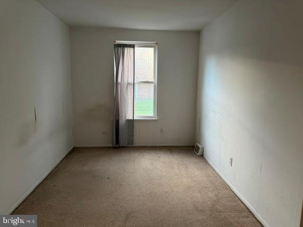 Image 13 of property listing at 2160 CONWELL AVE, Philadelphia, PA 19115