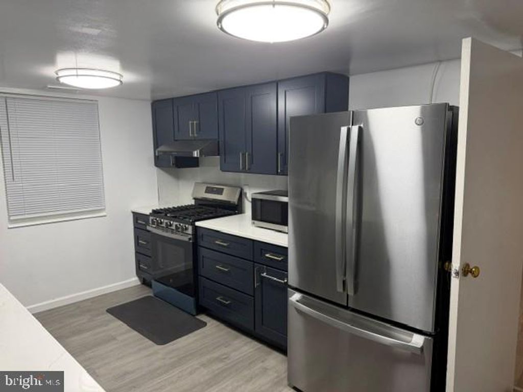 Image 3 of property listing at 2160 CONWELL AVE, Philadelphia, PA 19115