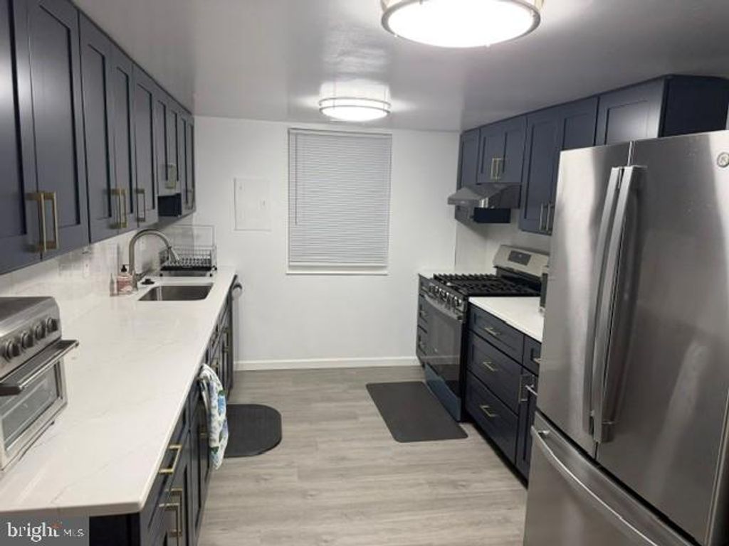 Image 5 of property listing at 2160 CONWELL AVE, Philadelphia, PA 19115