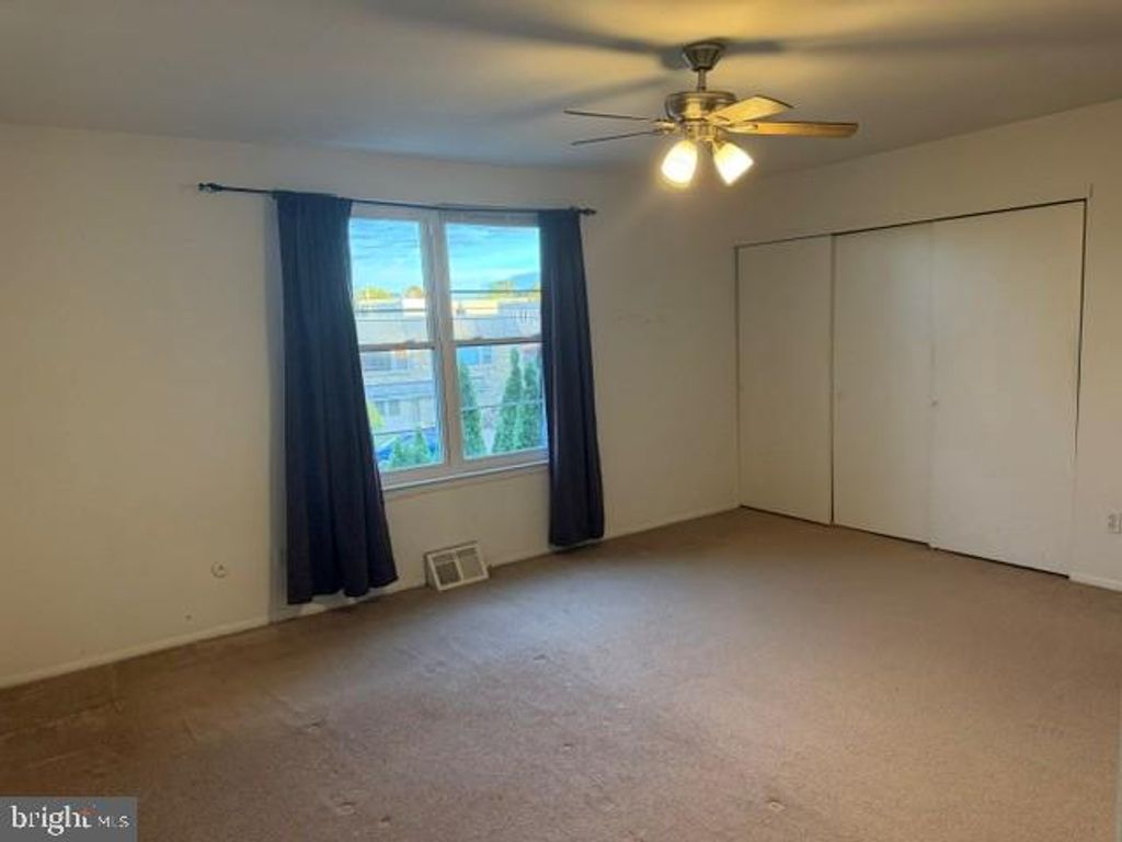 Image 7 of property listing at 2160 CONWELL AVE, Philadelphia, PA 19115