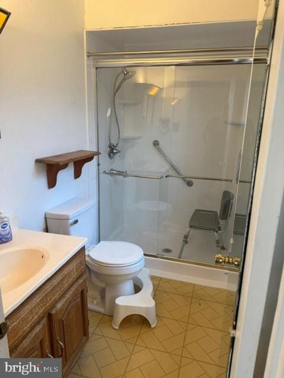 Image 8 of property listing at 2160 CONWELL AVE, Philadelphia, PA 19115