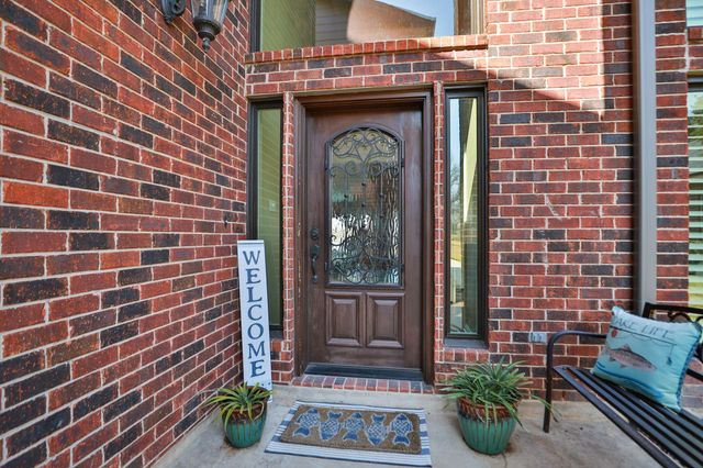 2 Villas Ways Drive, Conroe, TX 77356