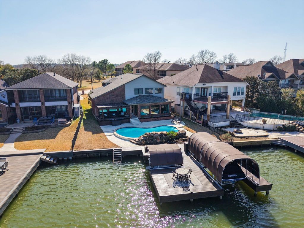 2 Villas Ways Drive, Conroe, TX 77356