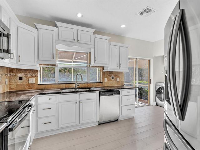 11407 Lakeview Dr 4-A, Coral Springs, FL 33071