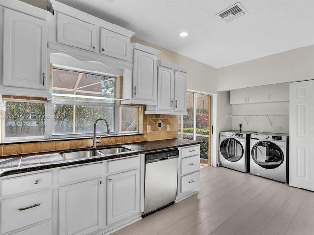 11407 Lakeview Dr 4-A, Coral Springs, FL 33071