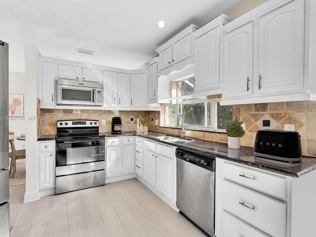 11407 Lakeview Dr 4-A, Coral Springs, FL 33071