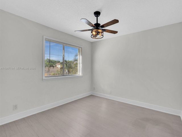 11407 Lakeview Dr 4-A, Coral Springs, FL 33071