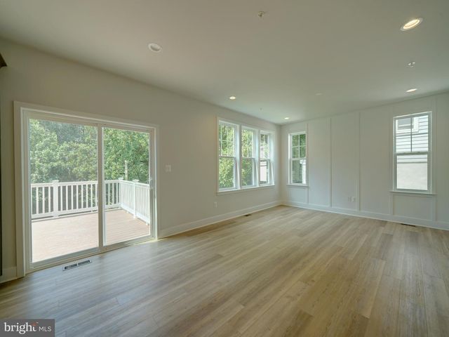 9429 FAIRVIEW AVE, Laurel, MD 20723