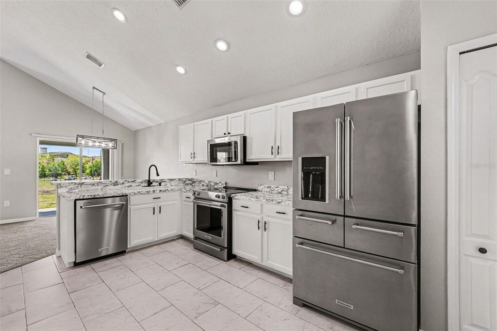 Image 4 of property listing at 7533 MERCHANTVILLE CIRCLE, Zephyrhills, FL 33540