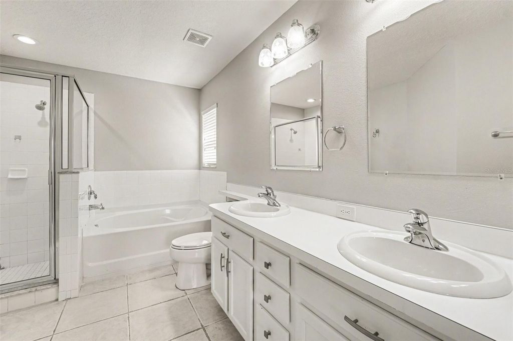 Image 10 of property listing at 7533 MERCHANTVILLE CIRCLE, Zephyrhills, FL 33540