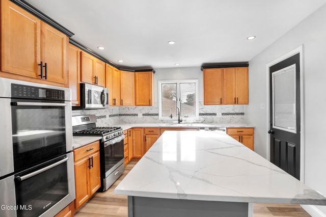 76 Oakdale Avenue, Rotterdam, NY 12306