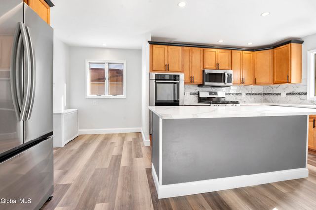 76 Oakdale Avenue, Rotterdam, NY 12306