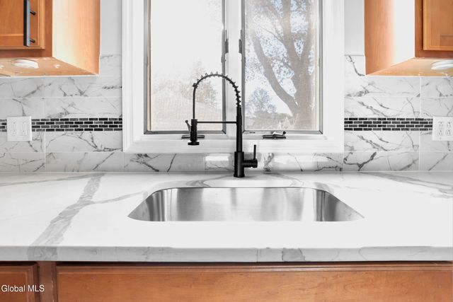 76 Oakdale Avenue, Rotterdam, NY 12306