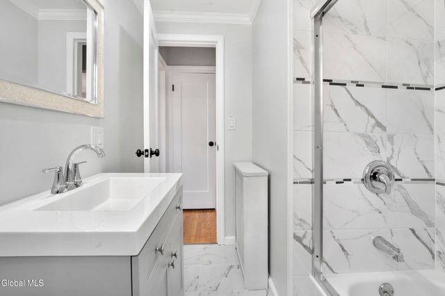 76 Oakdale Avenue, Rotterdam, NY 12306