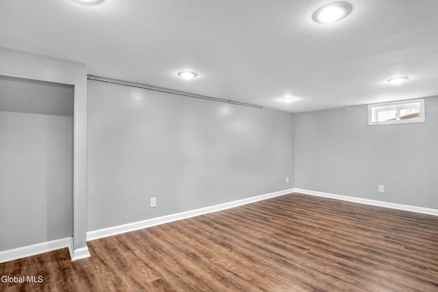 76 Oakdale Avenue, Rotterdam, NY 12306