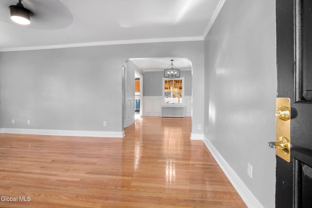 76 Oakdale Avenue, Rotterdam, NY 12306