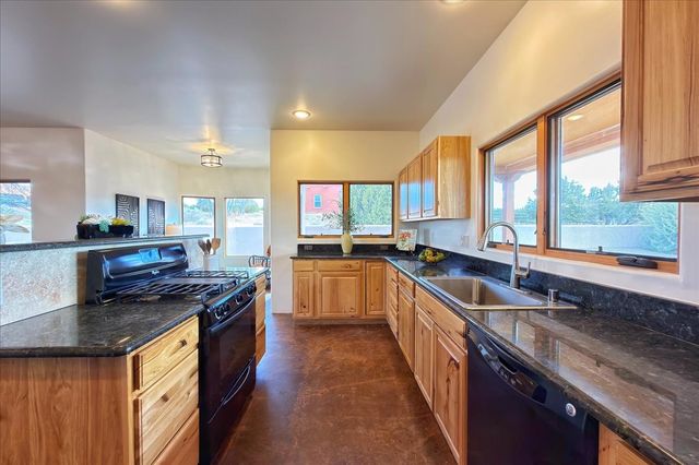 14 Calle Capulin, Santa Fe, NM 87507