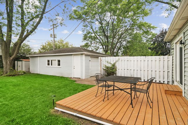 1005 E Lilac Drive, Palatine, IL 60074