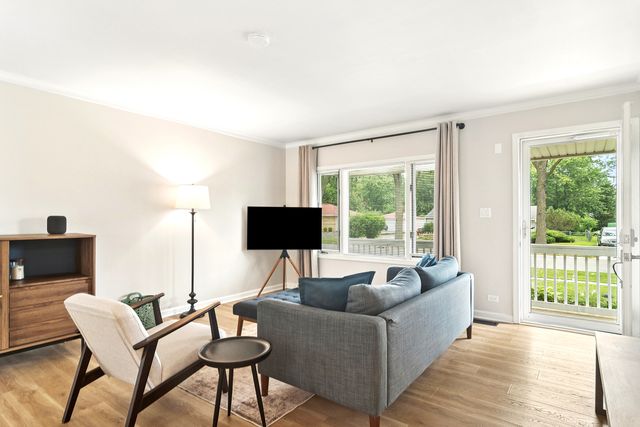 1005 E Lilac Drive, Palatine, IL 60074