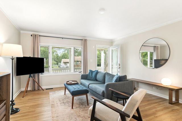 1005 E Lilac Drive, Palatine, IL 60074