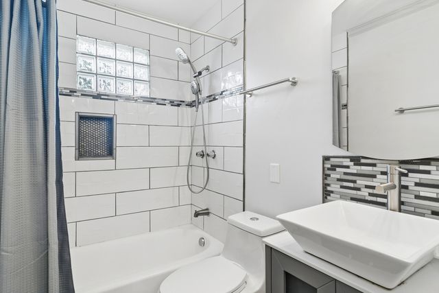 1005 E Lilac Drive, Palatine, IL 60074